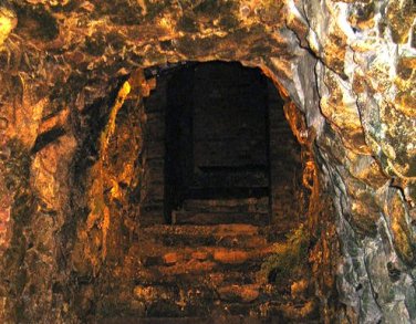 the_dungeon_stairs_by_elorine a