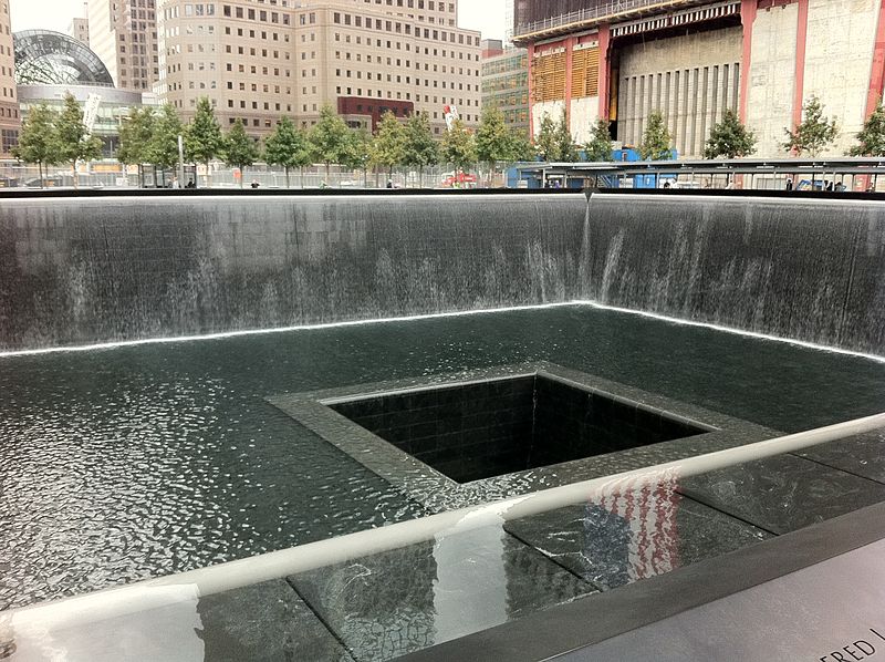 800px-north_tower_fountain_national_september_11_memorial_26_museum_28sept-_172c_201129