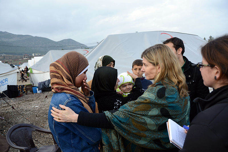 800px-usaid_assistant_administrator_lindborg_interacts_with_syrian_refugees_28841150048129